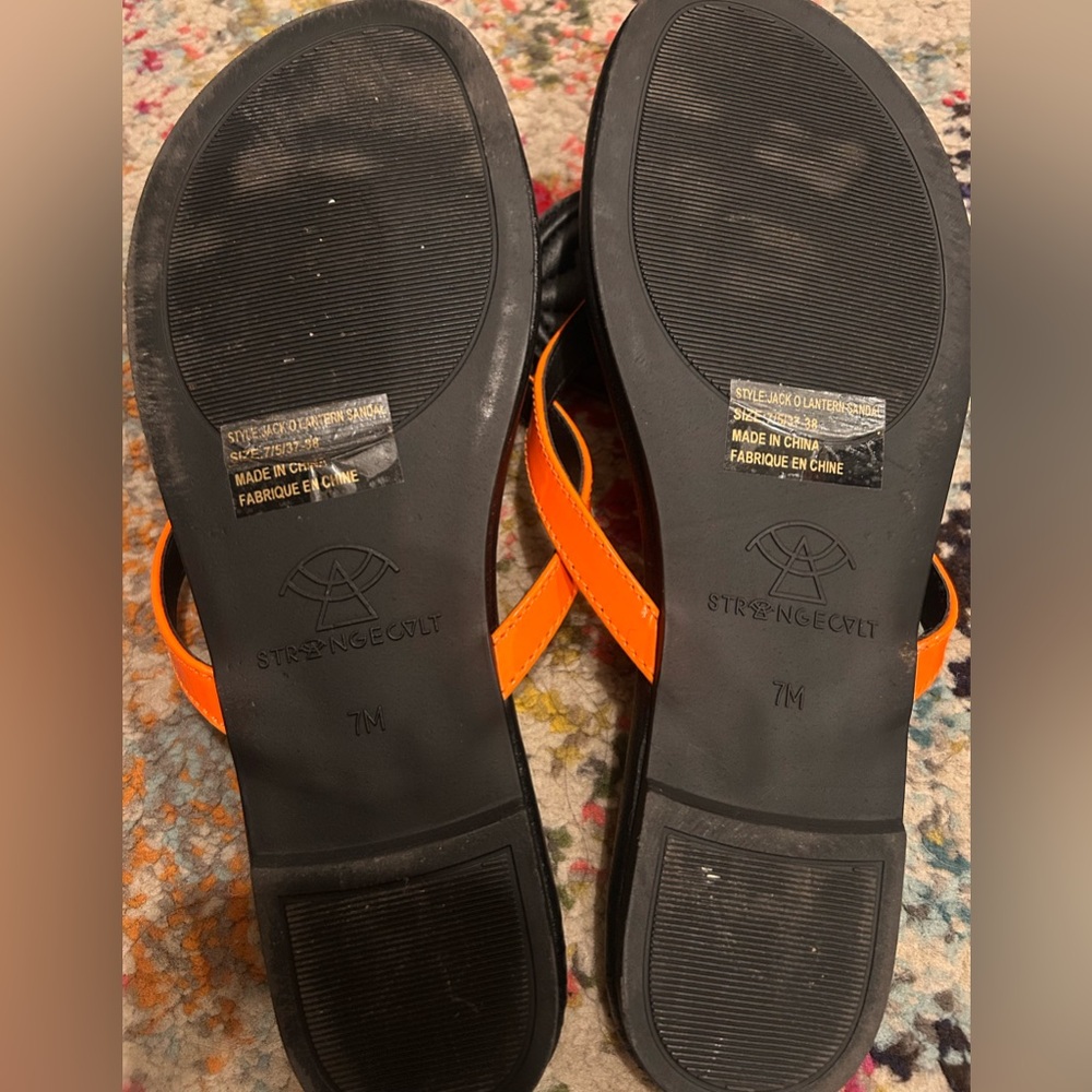 Strange cvlt pumpkin orange and black flip flop sandals goth punk emo size 7 - Picture 3 of 3